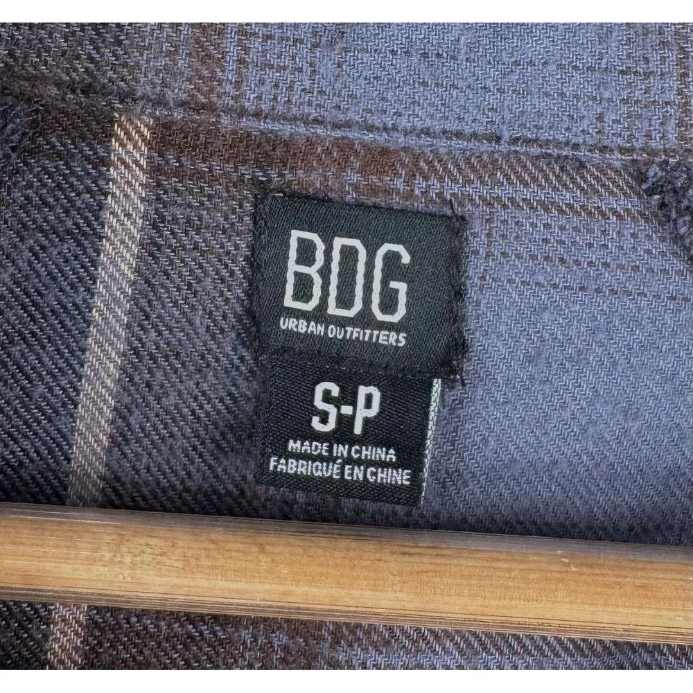 BDG Plaid Button Down Shirt sz S Blue Brown Oversized High‎ Low Flannel 90s